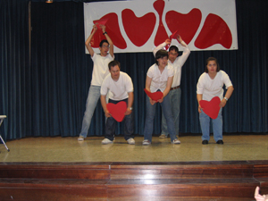 Participando en la categoría de baile: jóvenes representan "Me enamoro" de Juanes